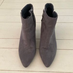 Sam & Libby suede ankle booties.,size 7.5 in gray color. Very good condition